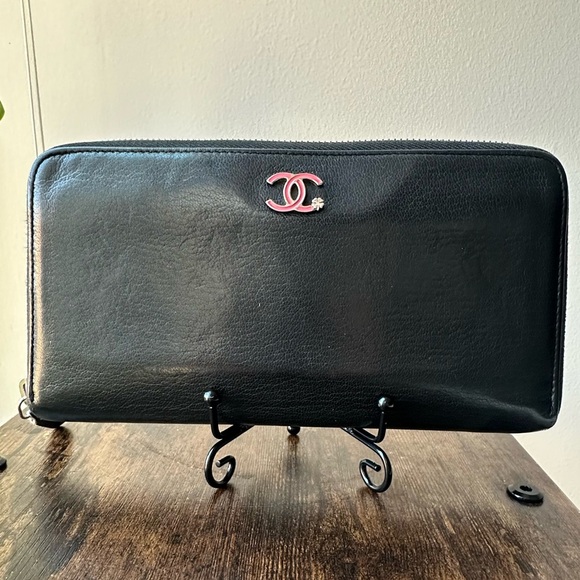 Chanel Pink Clover Long Zip Wallet – Black Calfskin with Floral Lining - Picture 2 of 12